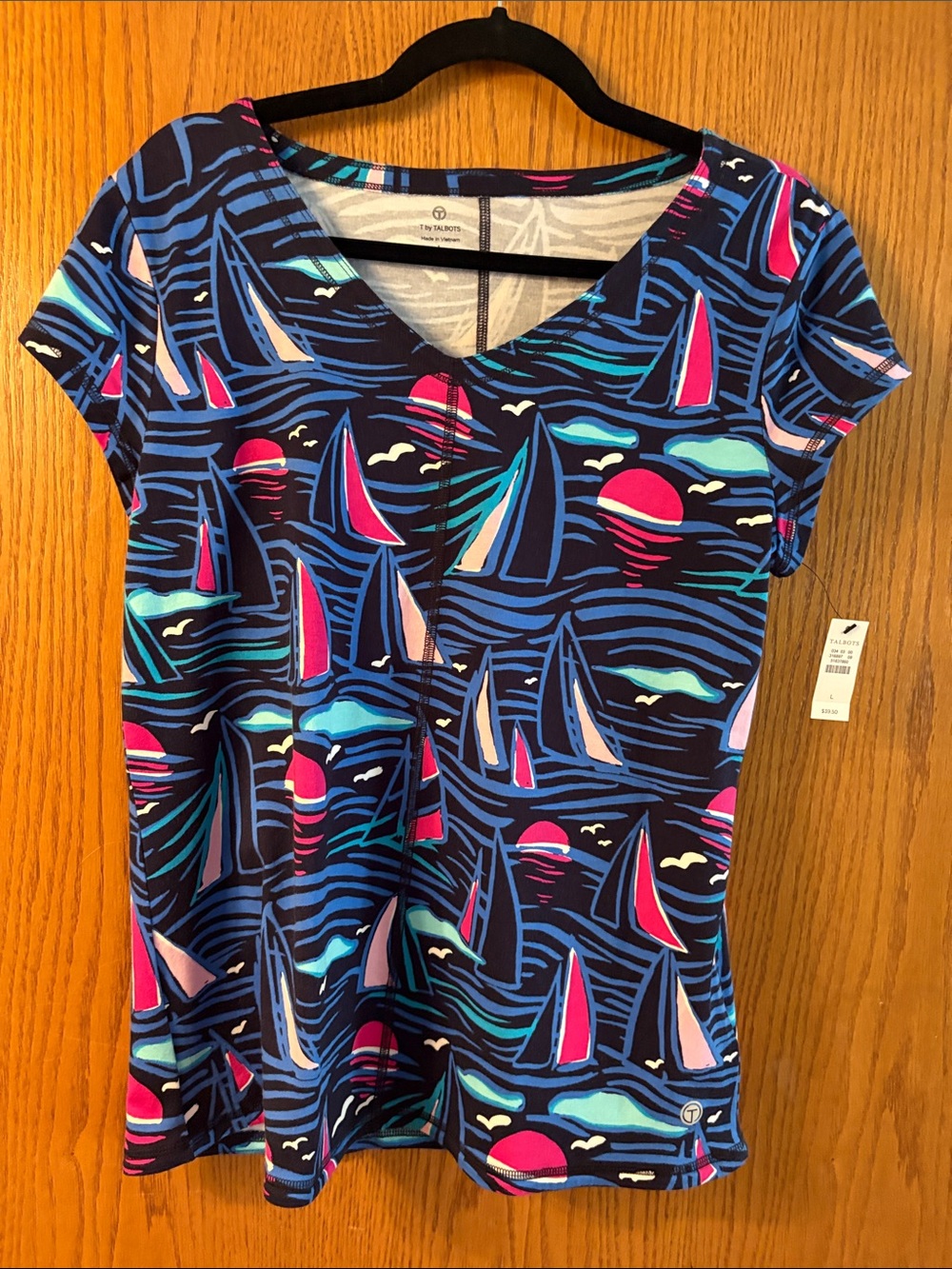 Talbots Navy Multicolor Sailboat V-Neck Short Sleeve Tee